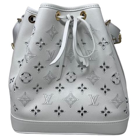 comment nettoyer un sac louis vuitton blanc|Louis Vuitton leather bag cleaning instructions.